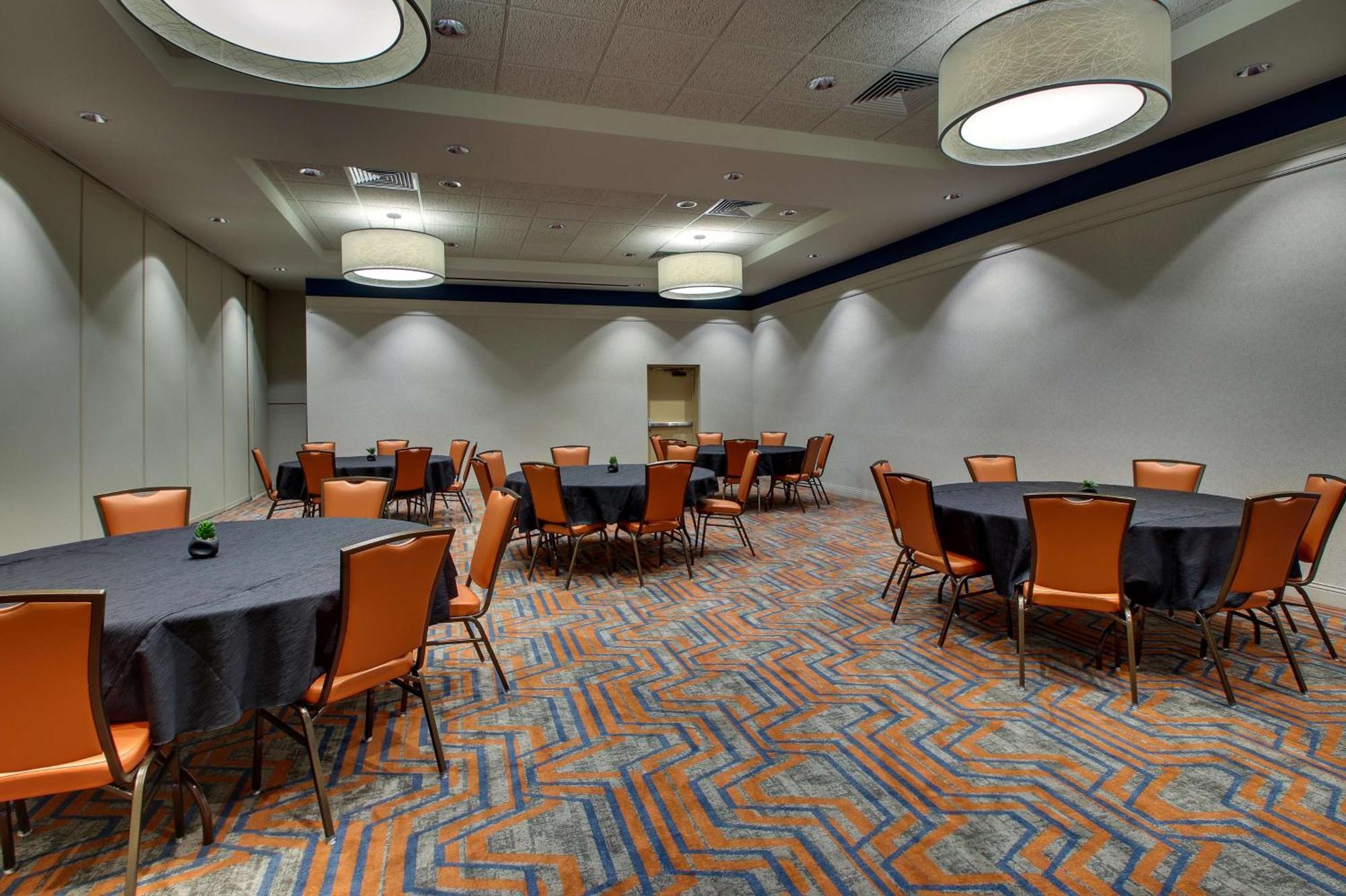 Drury Inn & Suites Iowa City Coralville Bagian luar foto