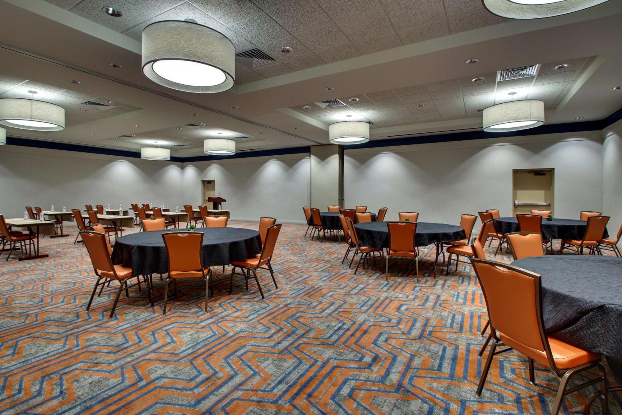 Drury Inn & Suites Iowa City Coralville Bagian luar foto
