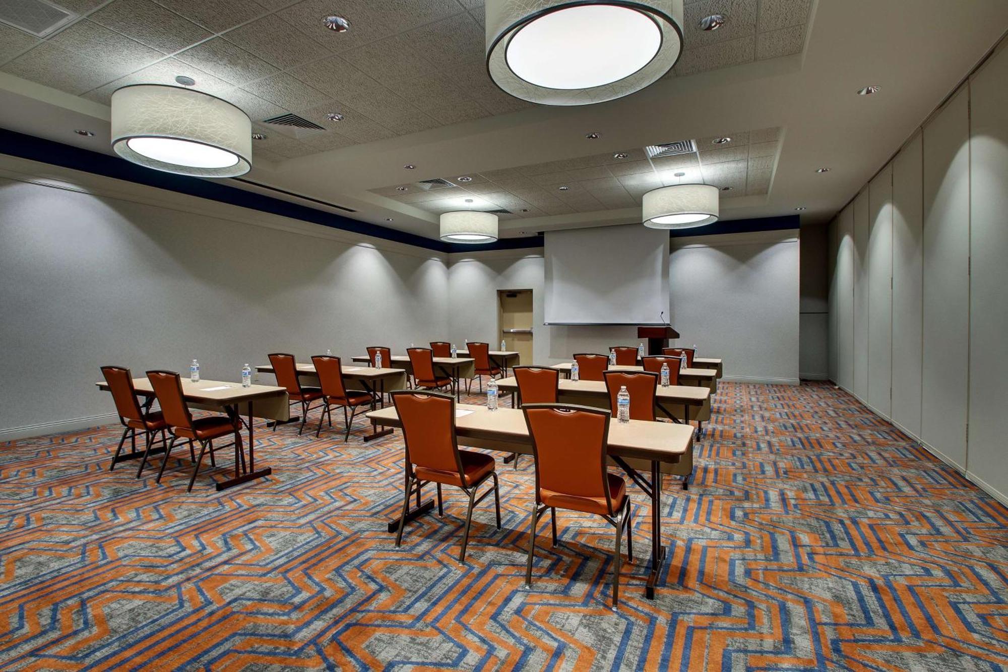 Drury Inn & Suites Iowa City Coralville Bagian luar foto