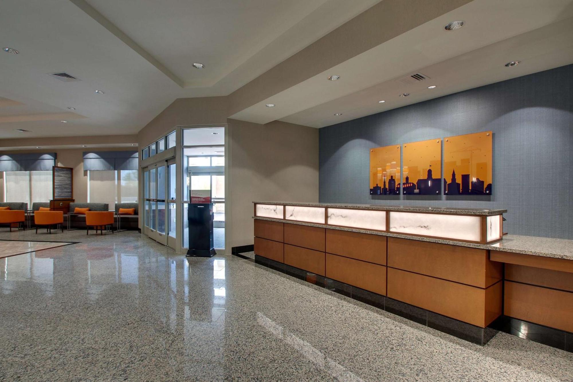 Drury Inn & Suites Iowa City Coralville Bagian luar foto