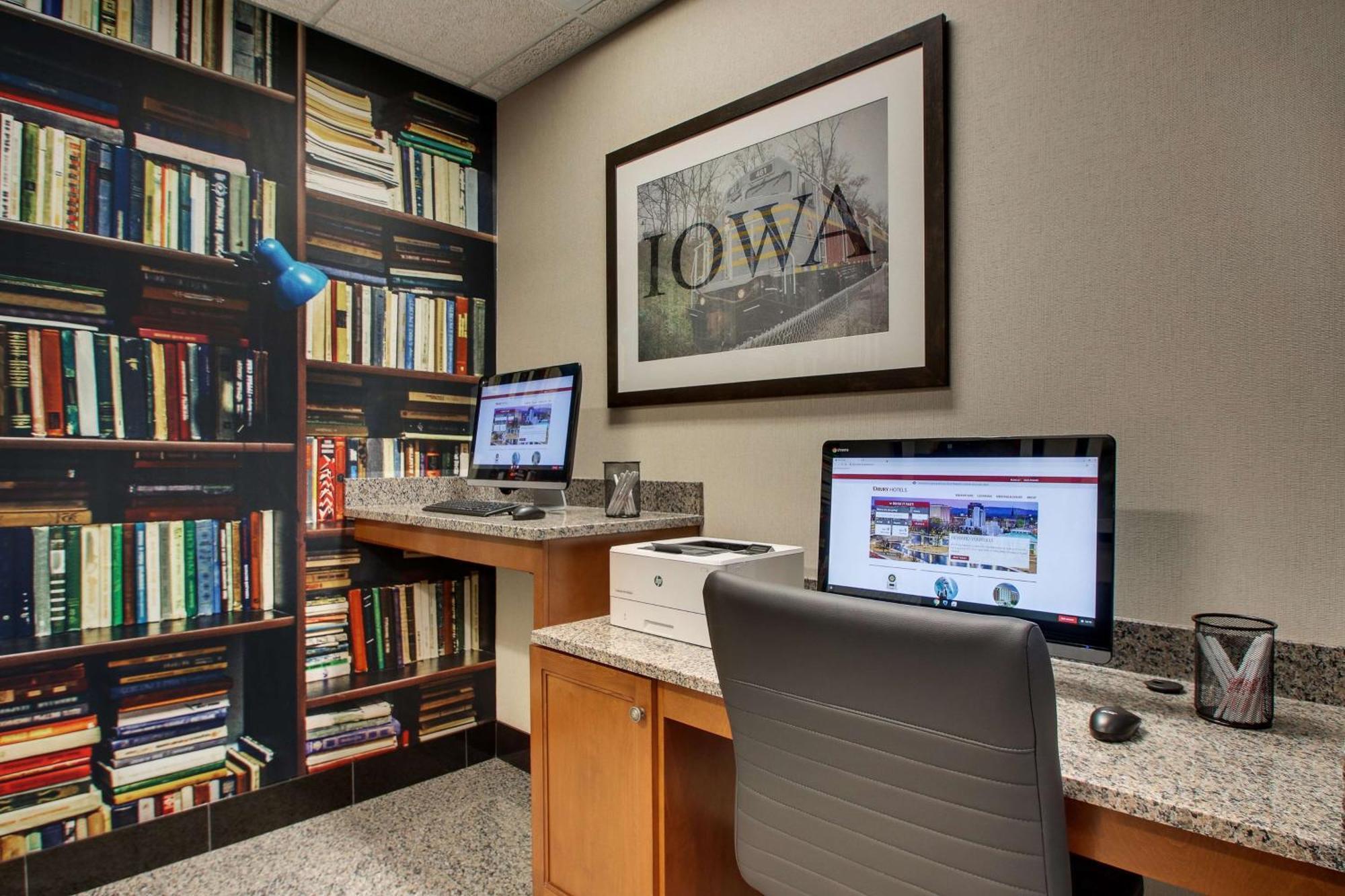 Drury Inn & Suites Iowa City Coralville Bagian luar foto