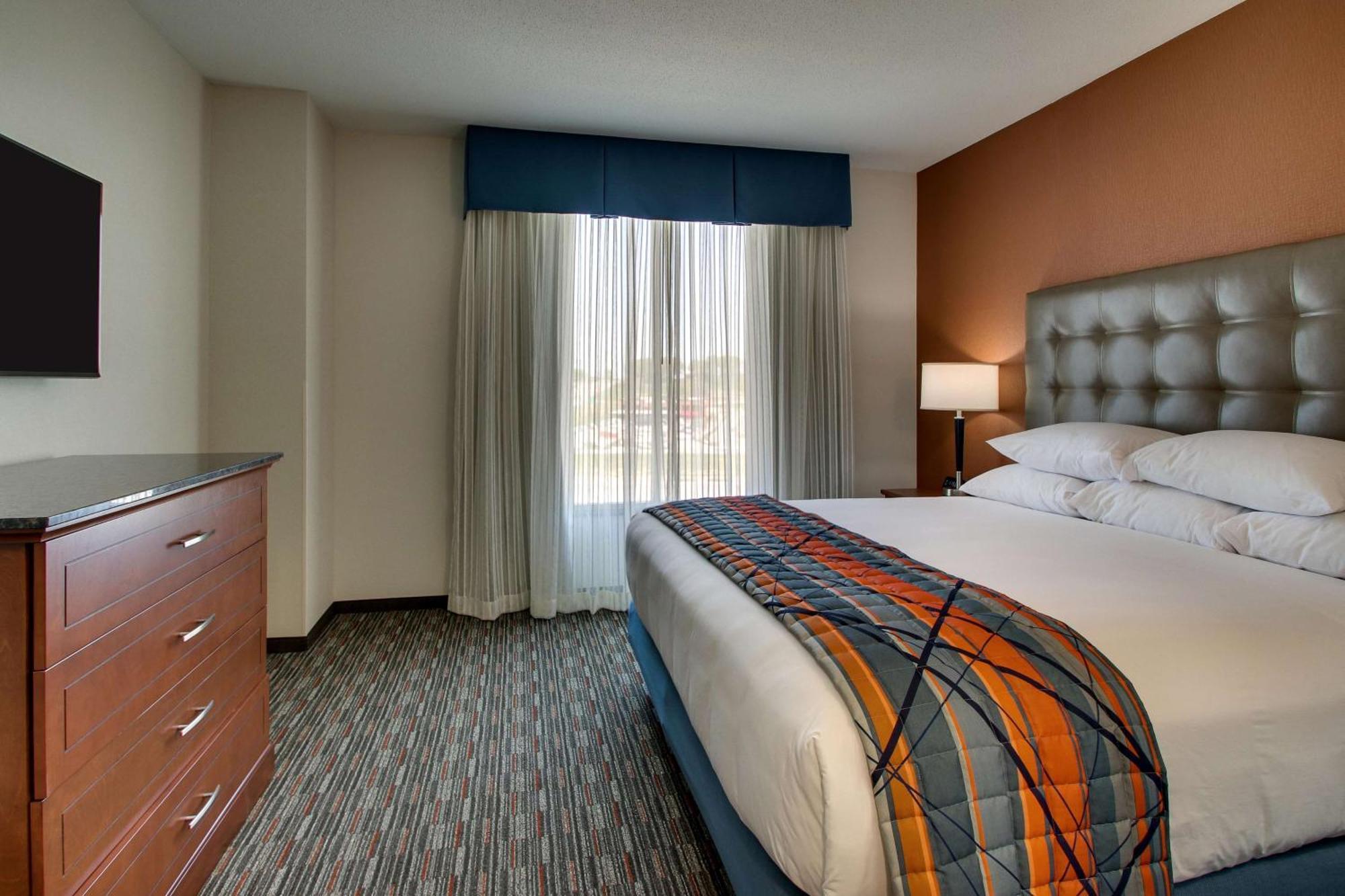 Drury Inn & Suites Iowa City Coralville Bagian luar foto