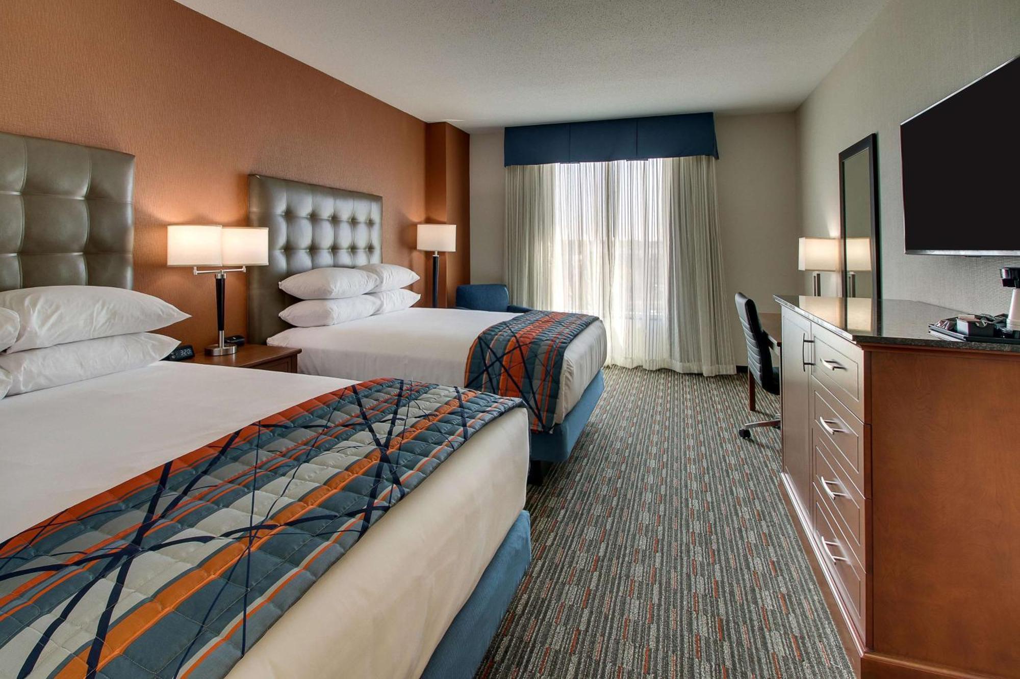 Drury Inn & Suites Iowa City Coralville Bagian luar foto