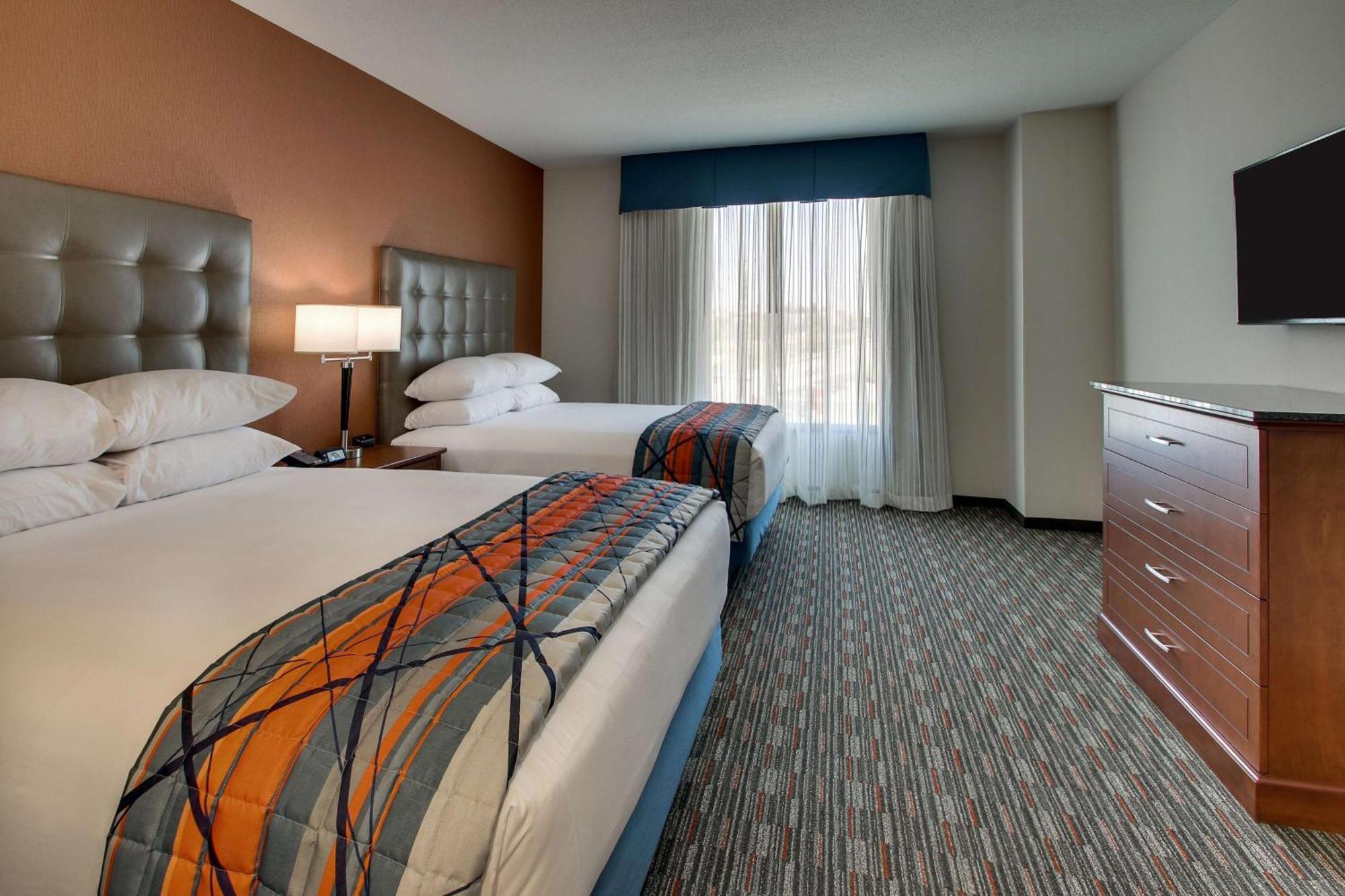 Drury Inn & Suites Iowa City Coralville Bagian luar foto