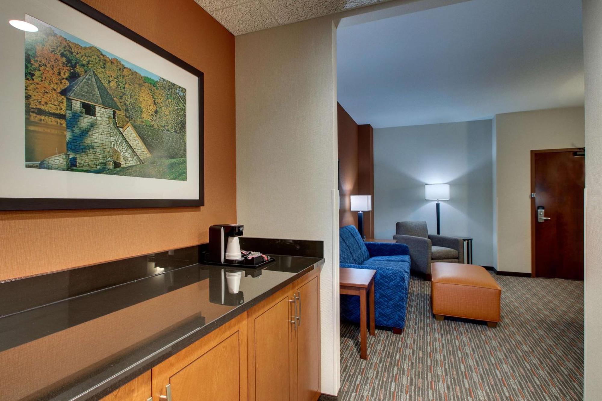 Drury Inn & Suites Iowa City Coralville Bagian luar foto