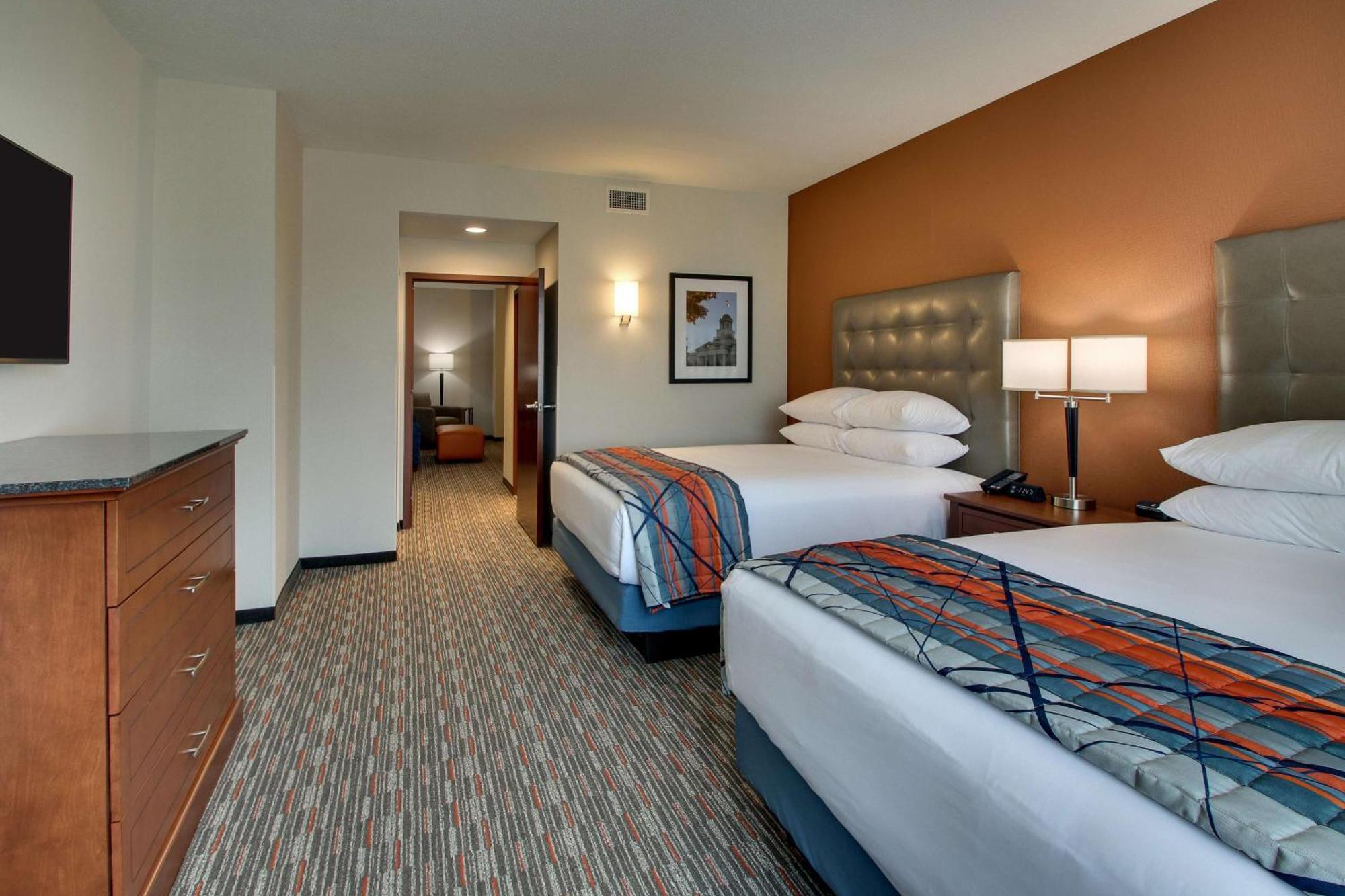 Drury Inn & Suites Iowa City Coralville Bagian luar foto