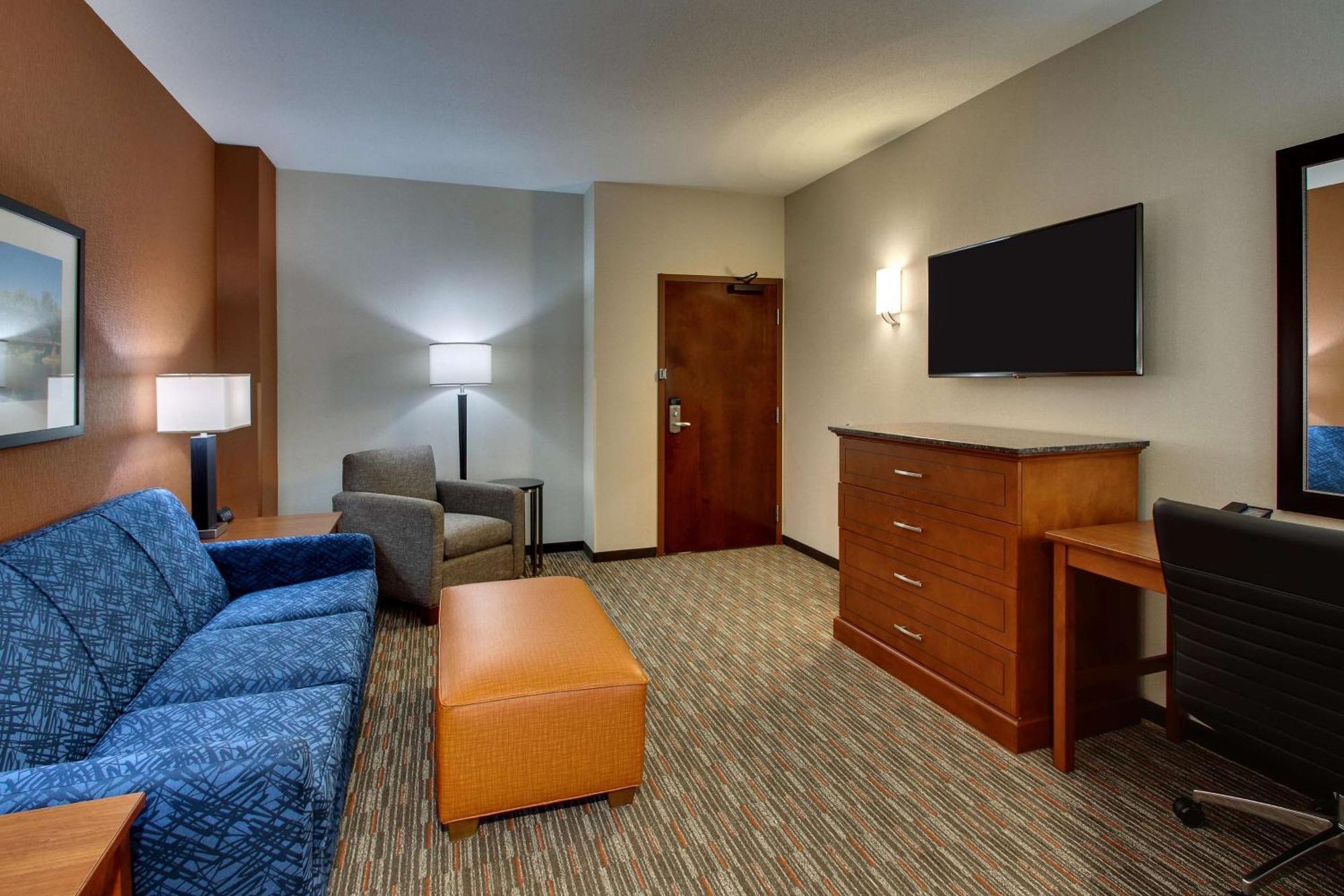 Drury Inn & Suites Iowa City Coralville Bagian luar foto