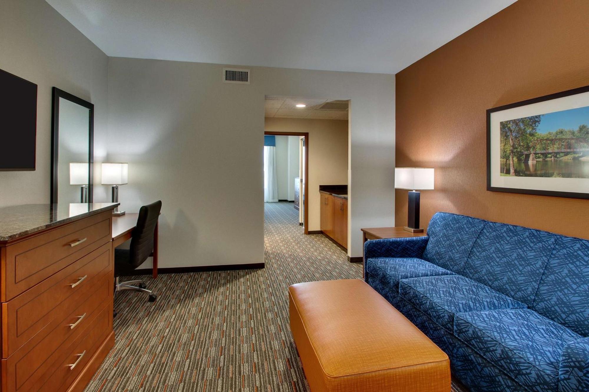 Drury Inn & Suites Iowa City Coralville Bagian luar foto