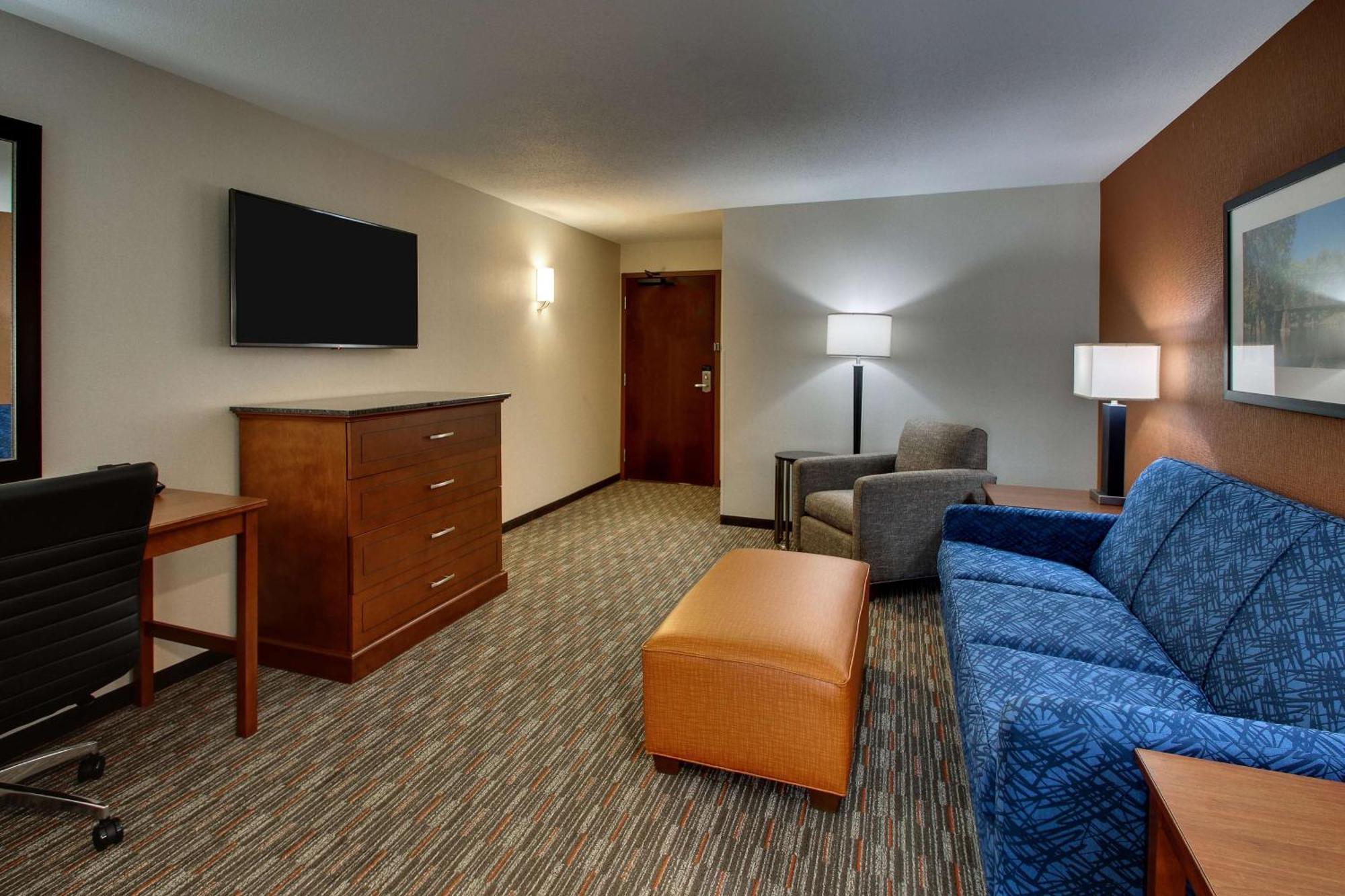 Drury Inn & Suites Iowa City Coralville Bagian luar foto