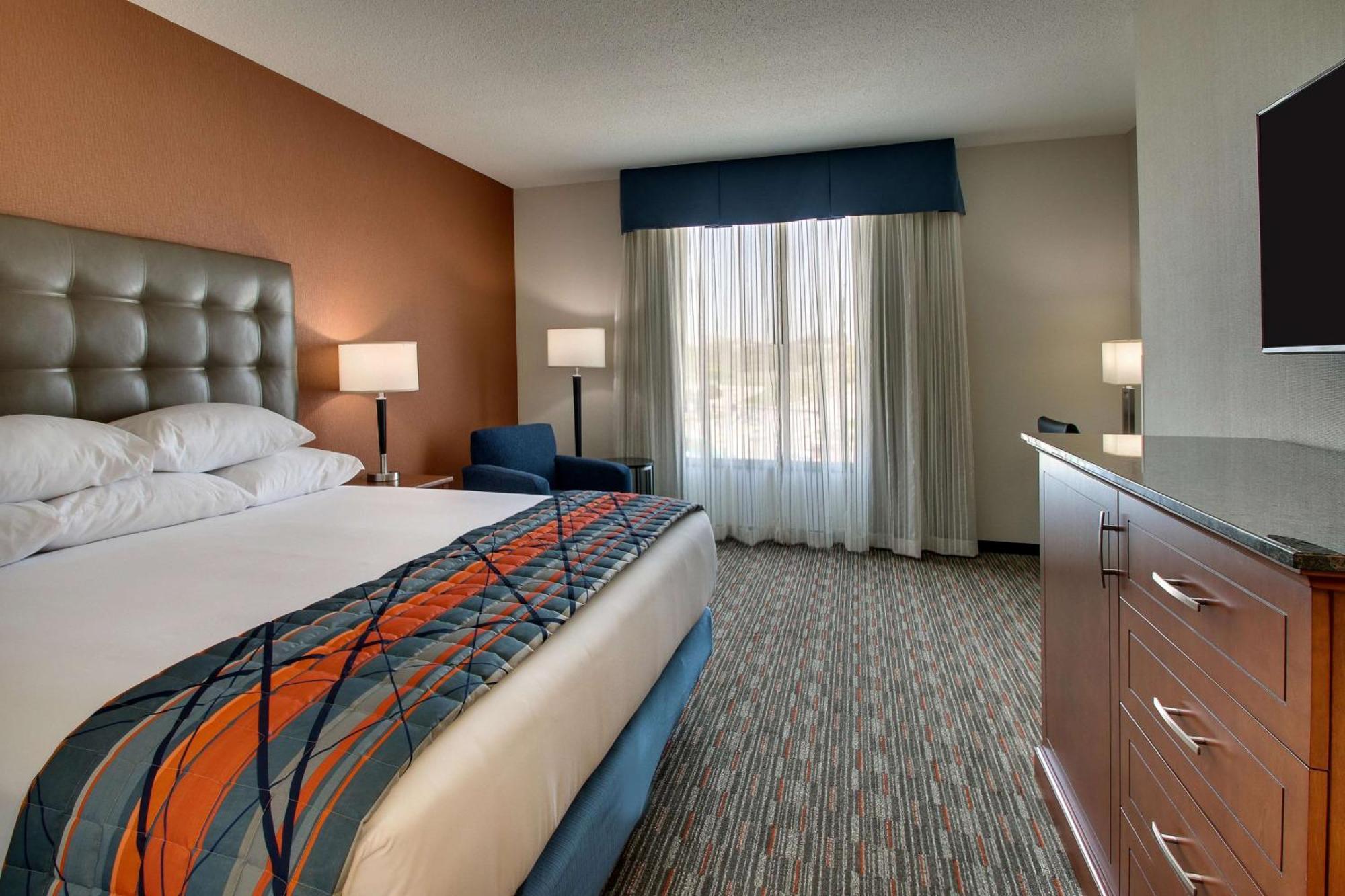 Drury Inn & Suites Iowa City Coralville Bagian luar foto