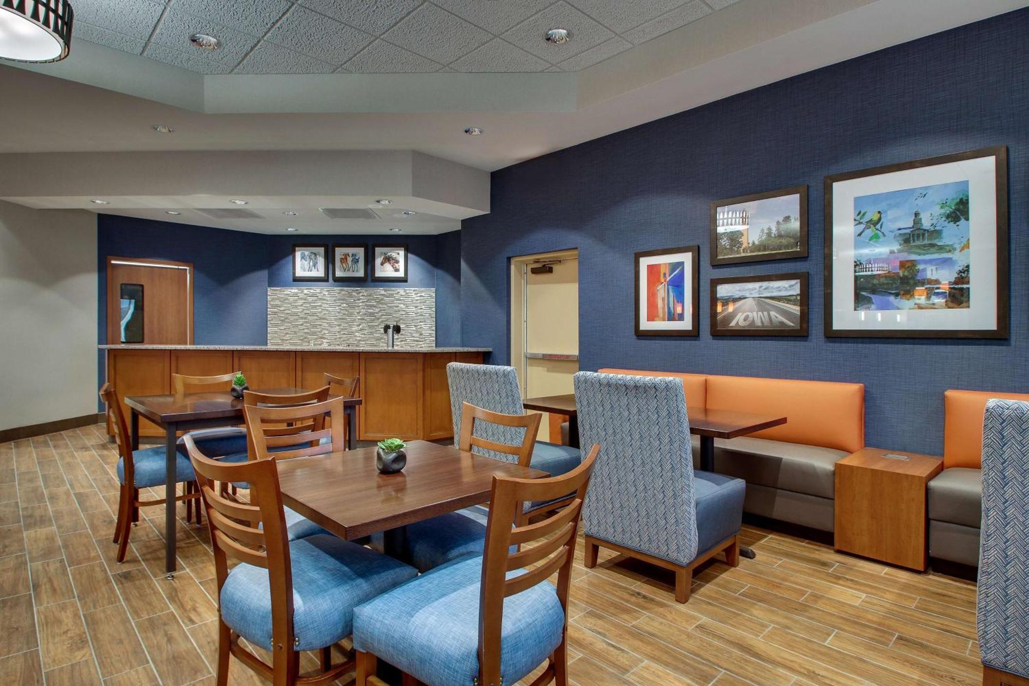 Drury Inn & Suites Iowa City Coralville Bagian luar foto