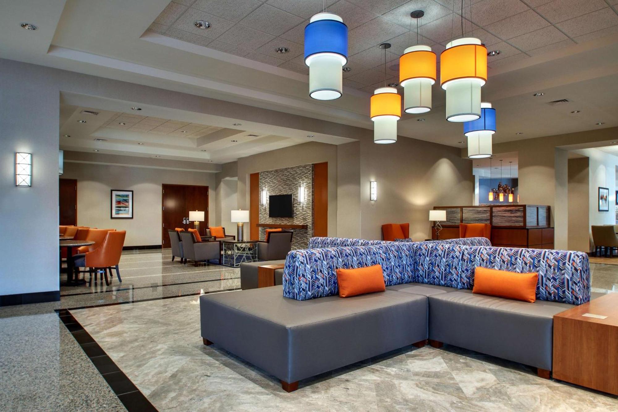 Drury Inn & Suites Iowa City Coralville Bagian luar foto