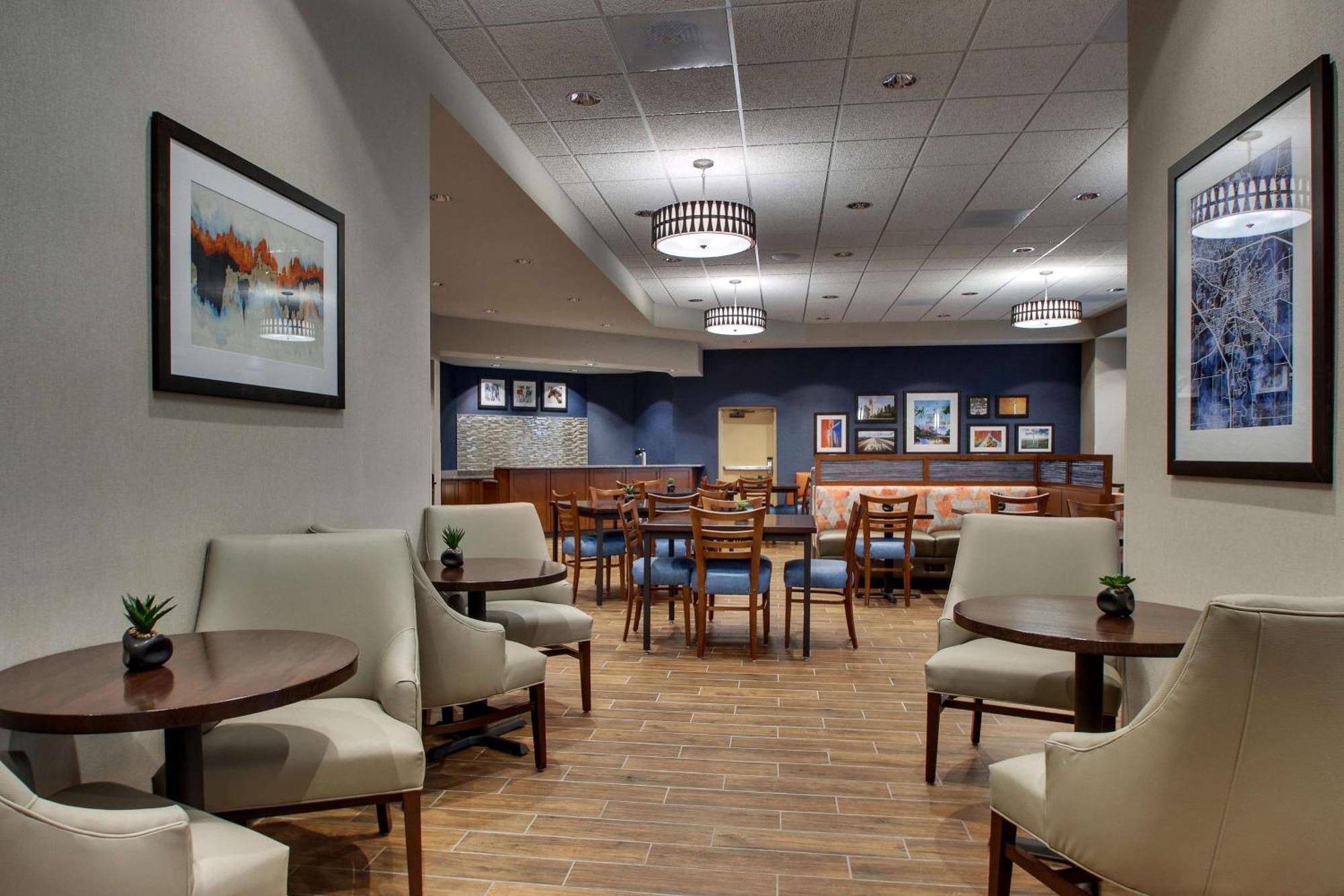 Drury Inn & Suites Iowa City Coralville Bagian luar foto
