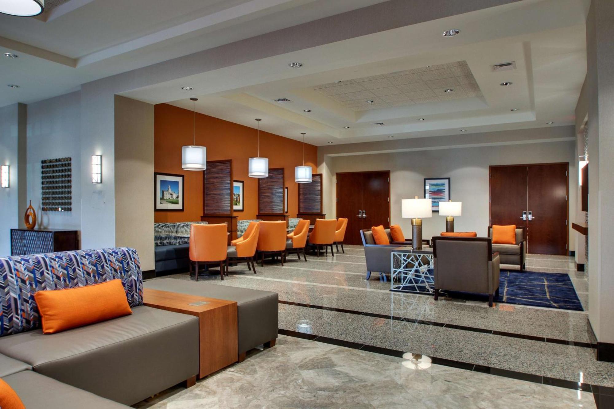 Drury Inn & Suites Iowa City Coralville Bagian luar foto