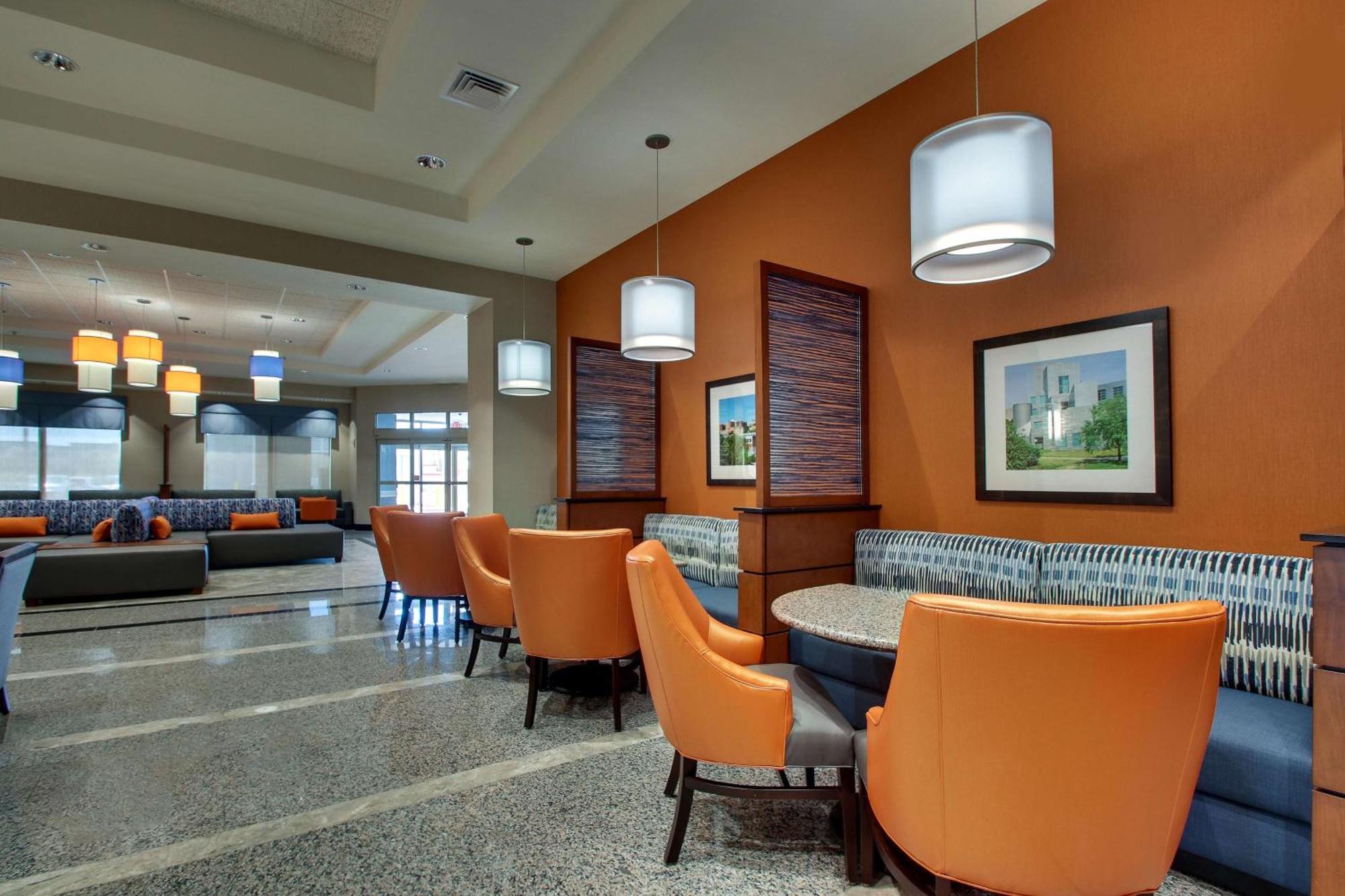 Drury Inn & Suites Iowa City Coralville Bagian luar foto