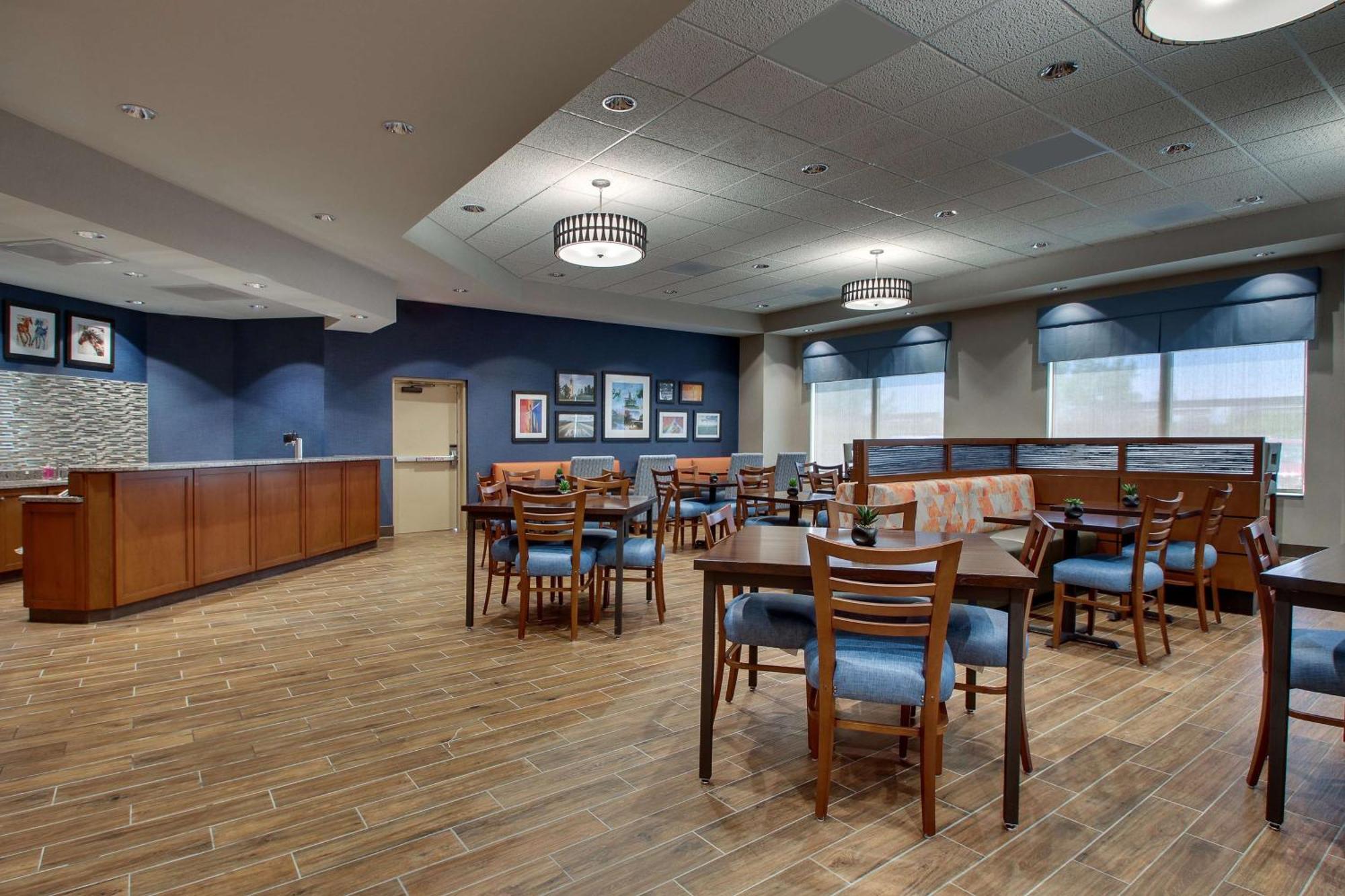 Drury Inn & Suites Iowa City Coralville Bagian luar foto