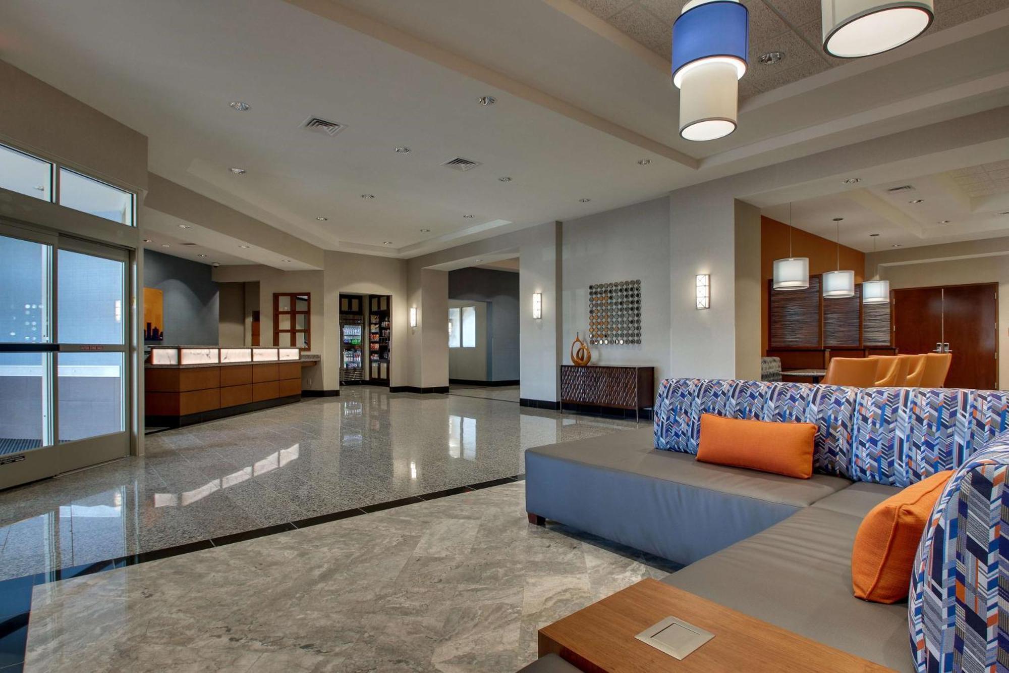 Drury Inn & Suites Iowa City Coralville Bagian luar foto