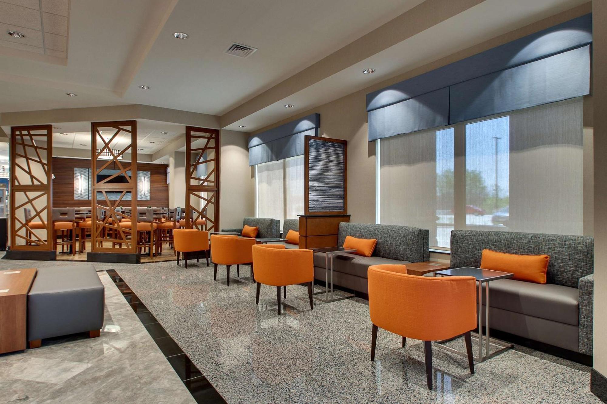 Drury Inn & Suites Iowa City Coralville Bagian luar foto