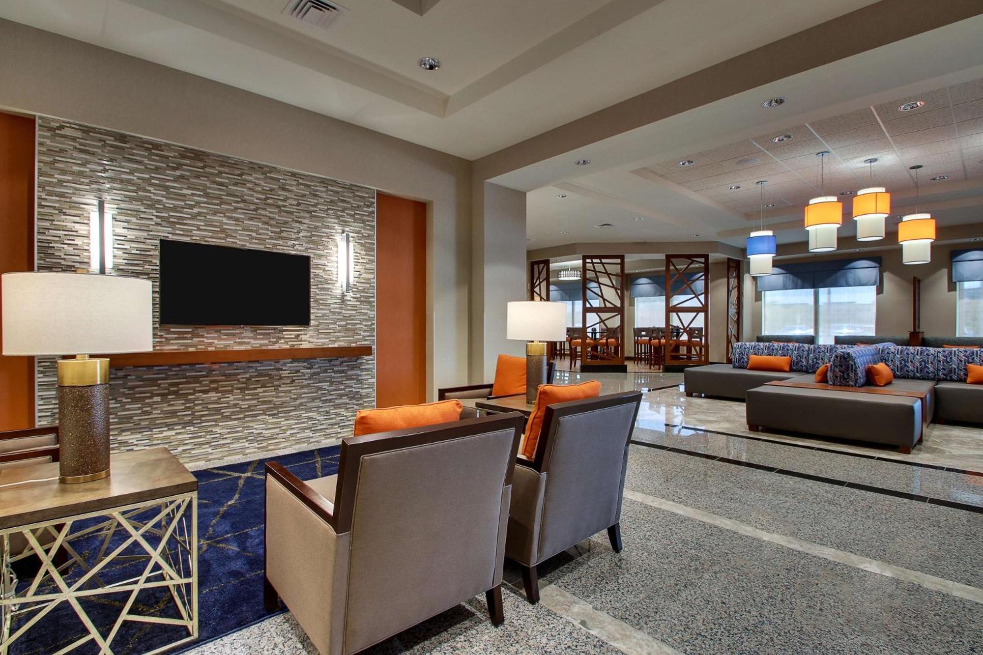 Drury Inn & Suites Iowa City Coralville Bagian luar foto
