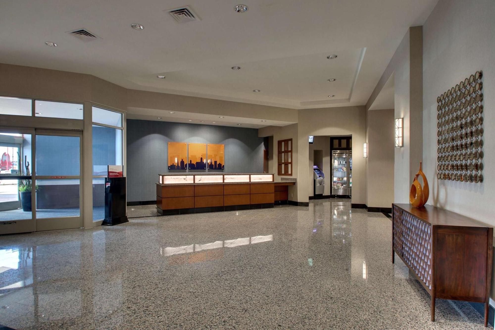 Drury Inn & Suites Iowa City Coralville Bagian luar foto